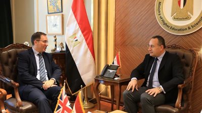 وزير التعليم العالي وسفير بريطانيا يبحثان تعزيز التعاون في البحث العلمي والابتكار
