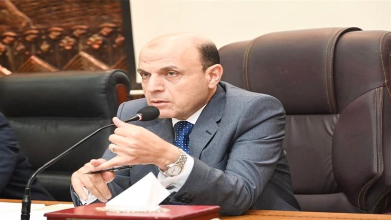 محافظ الغربية خلال ترأس المجلس التنفيذي 