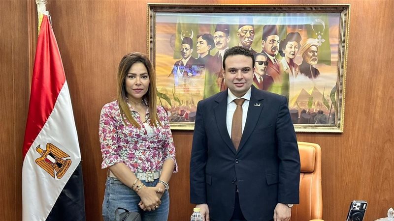الفنانة ألفت عمر