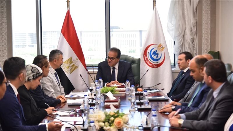 اجتماع وزير الصحة