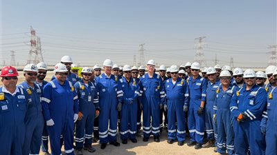 وزير البترول يتفقد مشروع إنبي بالإمارات ويشيد بنجاح الكفاءات المصرية 
