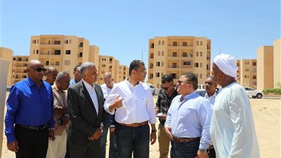 بتكلفة 315 مليون جنيه.. محافظ البحر الأحمر يضع حجر الأساس لموزع كهرباء 