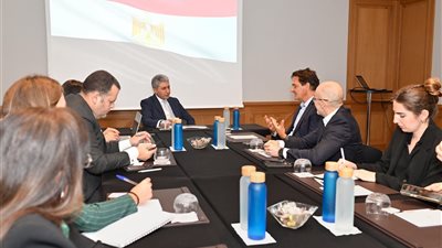 وزير السياحة يبحث مع شركات فرنسية زيادة الحركة السياحية وتعزيز الاستثمارات بمصر