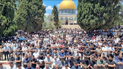 65 ألفا يؤدون صلاة الجمعة في المسجد الأقصى