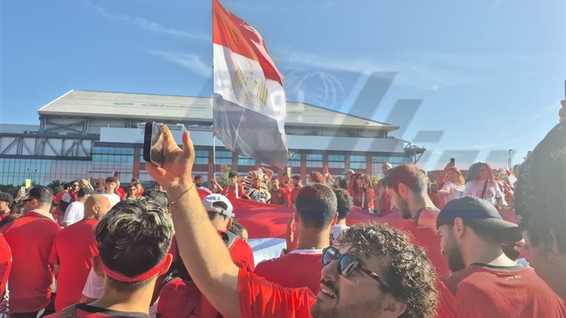 الجماهير تزحف نحو
