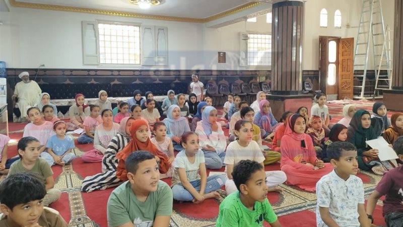 الاطفال خلال توافدهم لفاعليات البرنامج 