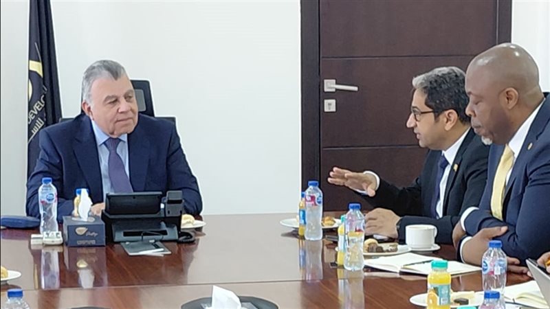 أسامة صالح ووفد البنك