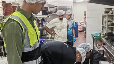 «سلامة الغذاء» تكثف الرقابة وتضبط أغذية فاسدة بالمحافظات
