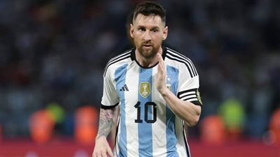 بعد أنباء إصابته.. موقف ميسي النهائي من المشاركة أمام منتخب مصر