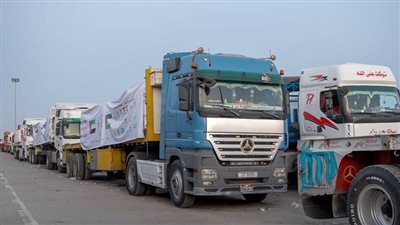 عبور 4 قوافل مساعدات إماراتية إلى الفلسطينيين بقطاع غزة