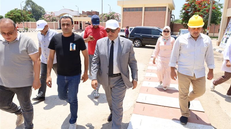 رئيس شركة مياه الغربية خلال الجولة
