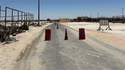 مرسى مطروح تغلق طرق الشواطئ المفتوحة وتحذر المصطافين من السباحة بالمزارات   