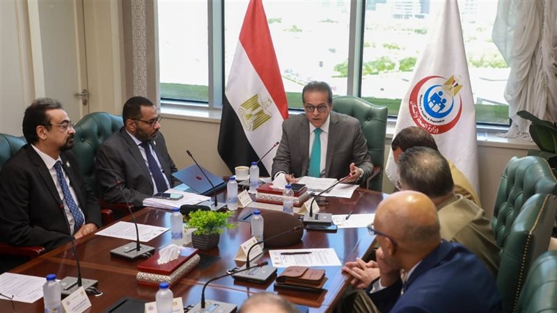 اجتماع وزير الصحة