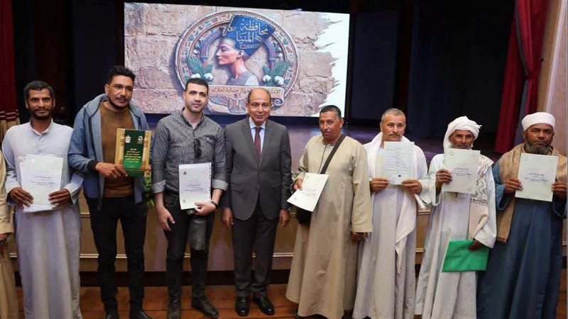 تسليم عقود تقنين