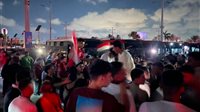 بالصور.. الجماهير تحتشد لتحية منتخب مصر من الإسكندرية قبل وصولهم إلى العلمين 