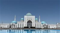 الضويني وعياد والأزهري يصلون صلاة الجمعة في مجمع الإمام البخاري بسمرقند 