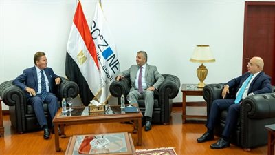 سفير سويسرا يبحث فرص الاستثمار في المنطقة الاقتصادية لقناة السويس