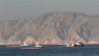 قطر تدين استهداف السفن بمضيق هرمز وتدعو للحوار وخفض التصعيد الإقليمي