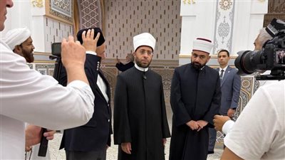 وزير الأوقاف يزور مرقد الإمام الحكيم الترمذي
