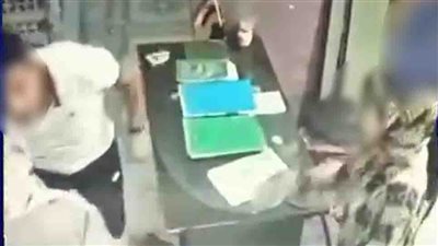  ضبط شخص لاتهامه بالتعدي على شقيقته داخل محلها بالشرقية