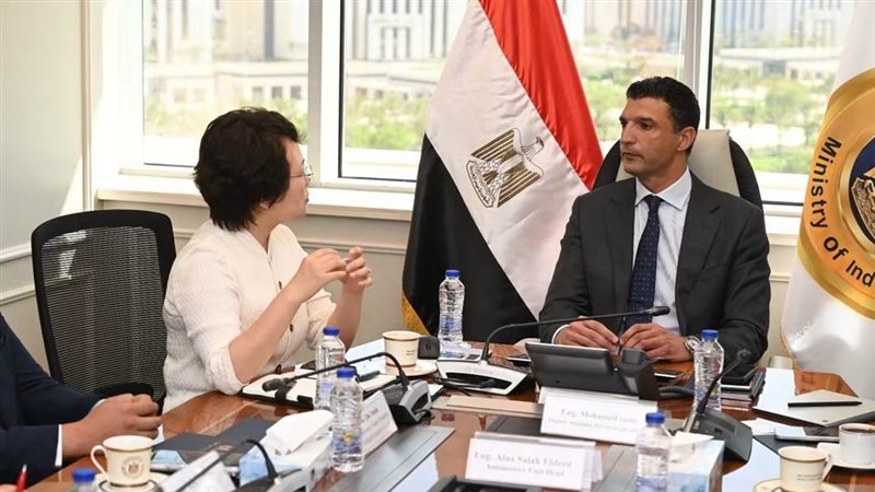 لقاء وزير الصناعة