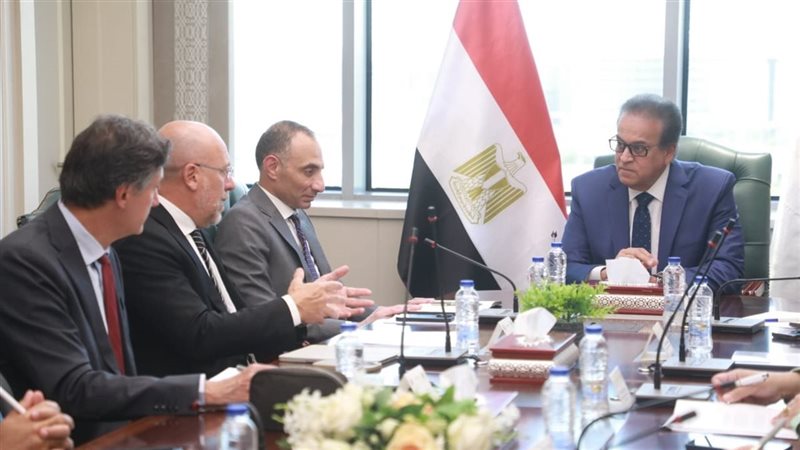 اجتماع وزير الصحة