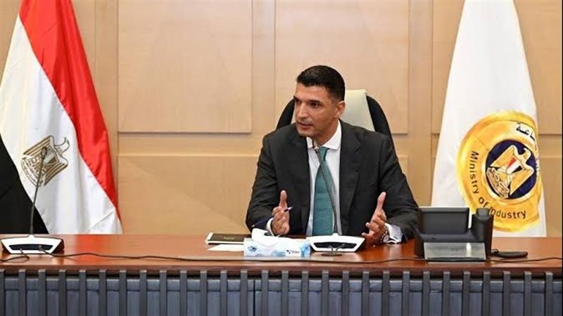 وزير الصناعة المهندس