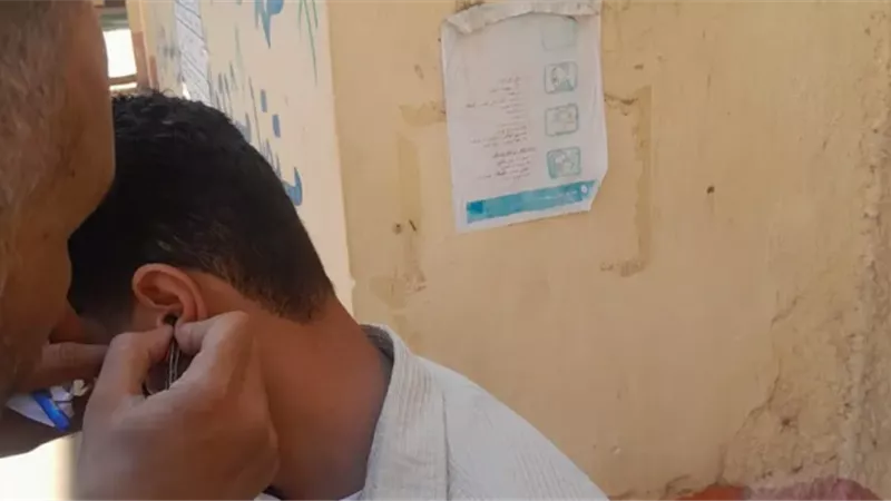 ضبط سماعات إلكترونية
