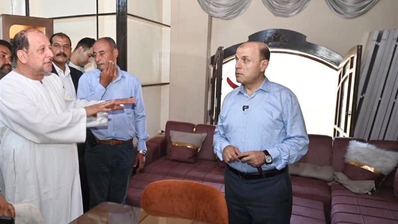 محافظ الغربية خلال الجولة