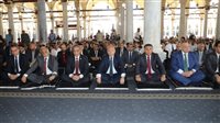محافظو القاهرة والجيزة والقليوبية يؤدون صلاة الجمعة بمسجد عمرو بن العاص 