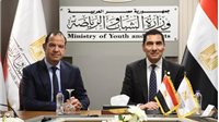 وزير الشباب والرياضة يهنيء سيف الوزيري بعد تعيينه رئيسًا للشركة المتحدة 