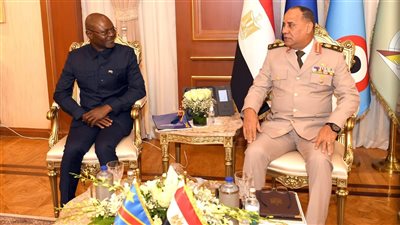 القائد العام للقوات المسلحة يلتقي نائب رئيس الوزراء ووزير الدفاع الوطني والمحاربين القدماء بالكونغو
