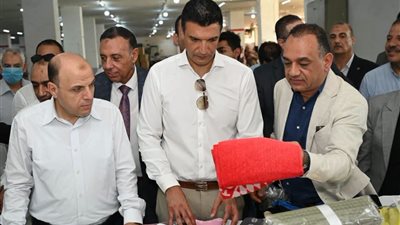 وزير الصناعة ومحافظ الغربية يتفقدان مصانع الغزل والنسيج والملابس والصناعات الهندسية 