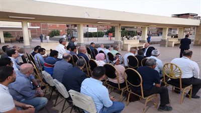 وزير النقل يعقد اجتماعا طارئا مع قيادات ومسئولى السكة الحديد 