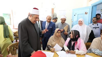 الشيخ أيمن عبدالغني يتفقد مركز تصحيح الشهادة الثانوية الأزهرية بمجمع مدينة نصر