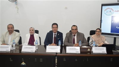 رئيس جامعة بنها يفتتح دورة 