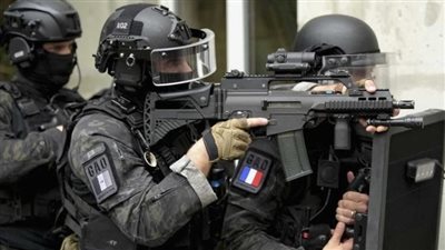 فرنسا: نيابة مكافحة الإرهاب تفتح تحقيقًا بعد العثور على أسلحة حربية داخل سيارة شمال باريس