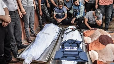 إصابة ثلاثة صحفيين فلسطينيين في قصف الاحتلال الإسرائيلي على مدينة غزة