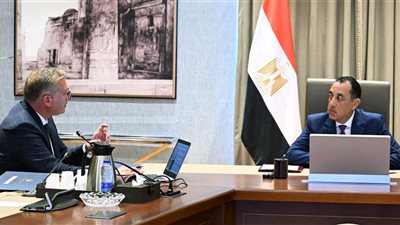 مدبولي يتابع مع وزير البترول نتائج الجولات الخارجية وخطط زيادة الإنتاج والاستثمارات