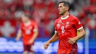 لاعب سويسرا يهاجم الحكم بعد الخروج من كأس العالم: تقنية الفيديو أنهت المباراة أمام الأرجنتين