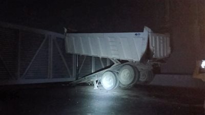 سقوط كوبري مشاة على طريق بنها المنصورة 
