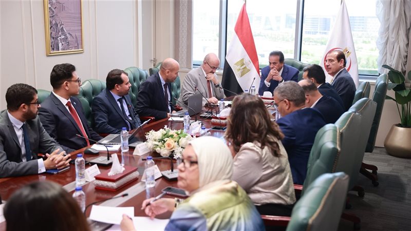 اجتماع وزير الصحة
