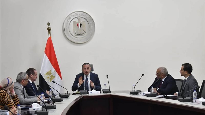 الدكتورر عبد العزيز