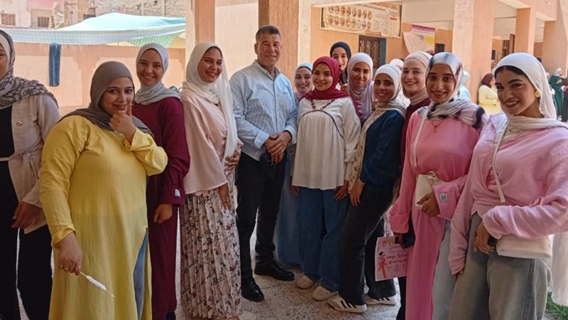 المتفوقين بمدرسة