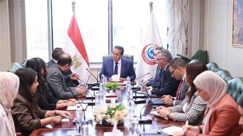 اجتماع وزير الصحة