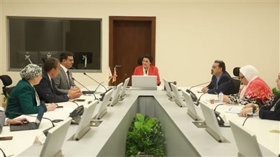 نائب وزير الصحة تبحث مع البنك الدولي تسريع تنفيذ مشروعات التغطية الصحية الشاملة