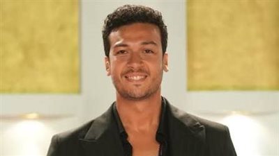 أحمد عبد الوهاب لجمهوره: مستنيكم في عرض مسرحية الساحل الشرير