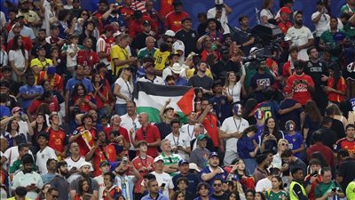 صور |علم فلسطين يزين احتفالات إسبانيا بالوصول إلى نهائي كأس العالم 2026