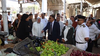 محافظ القليوبية يفاجئ سوق بهتيم بجولة ميدانية بعد تسكين الباعة الجائلين
