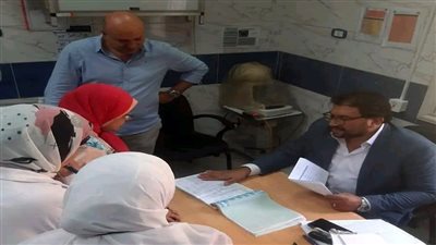 مدير تأمين صحي الغربية يوجه بإعادة توزيع الصيادلة والإداريين في عيادات كفرالزيات